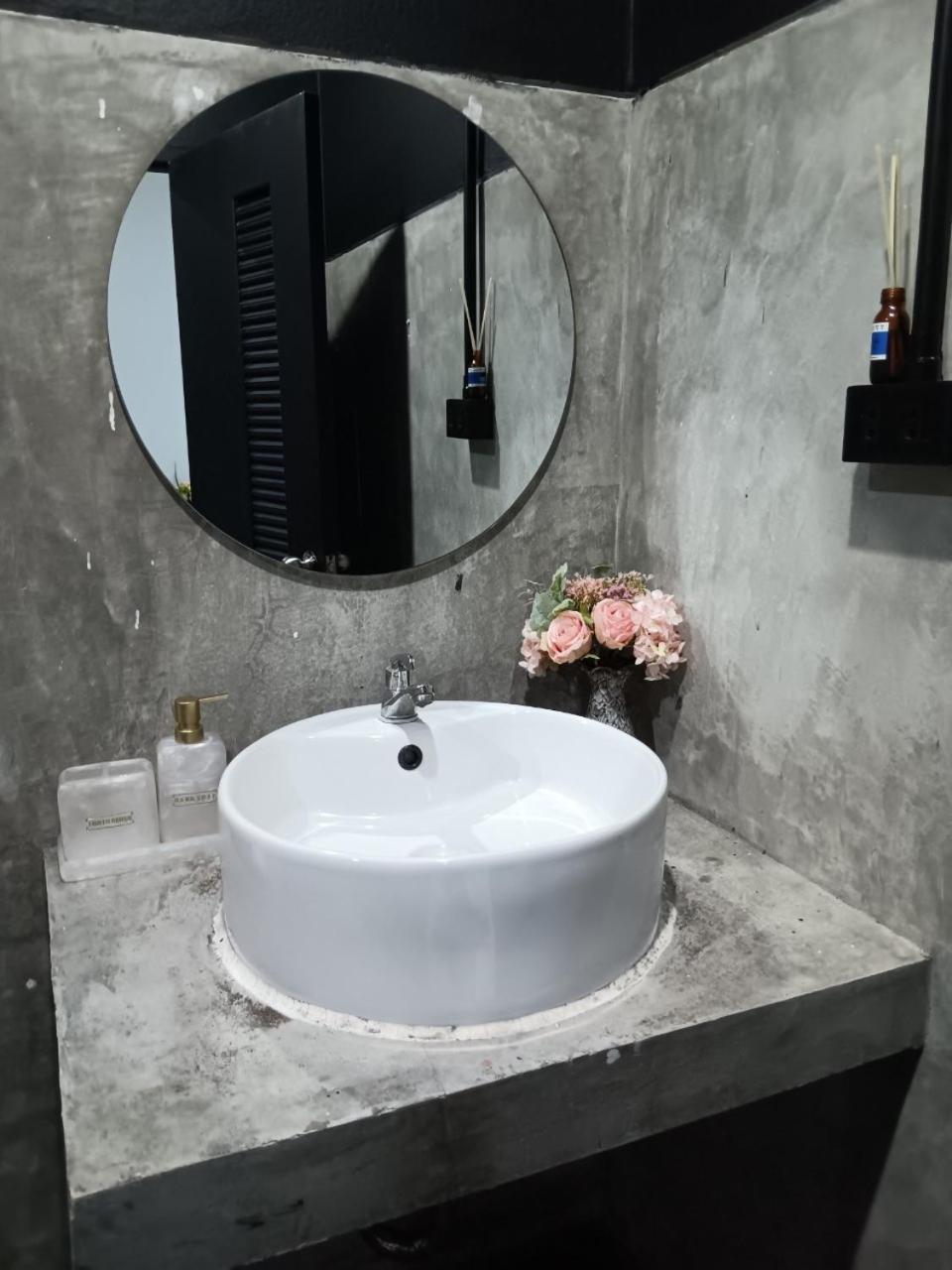 Nimman 9 Hotel Chiang Mai Bagian luar foto