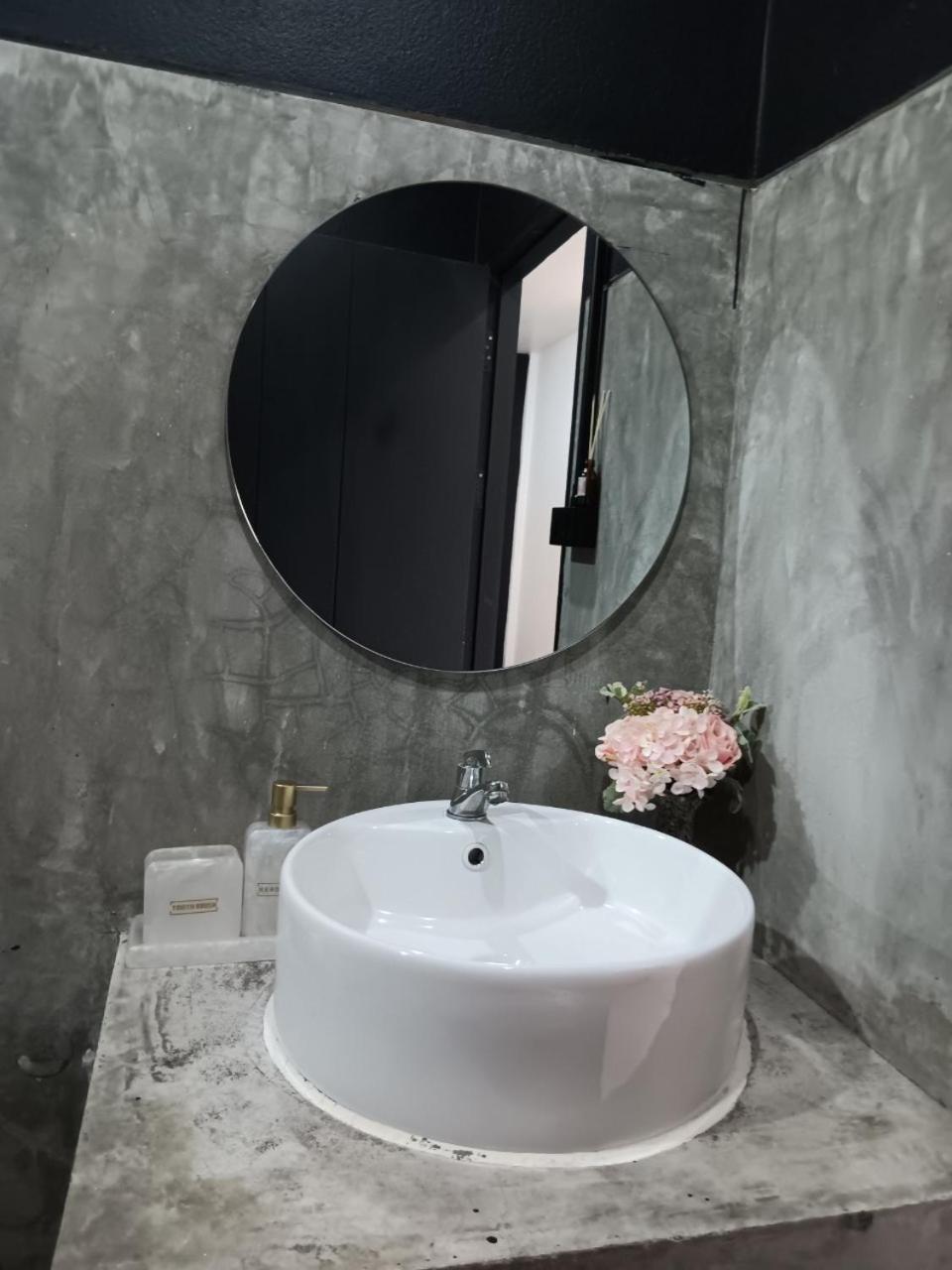 Nimman 9 Hotel Chiang Mai Bagian luar foto